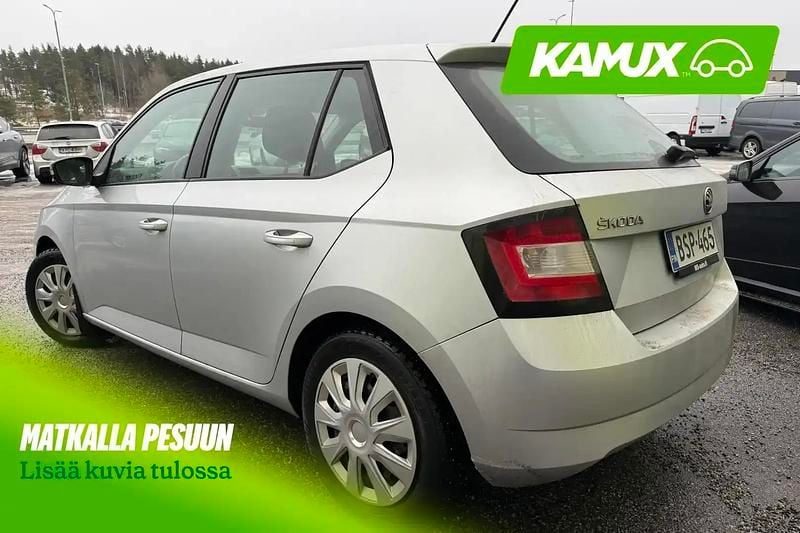 Käytetty Skoda Fabia Ambition 90 HP (66 kW) 2015 Hopea / harmaa Sedan