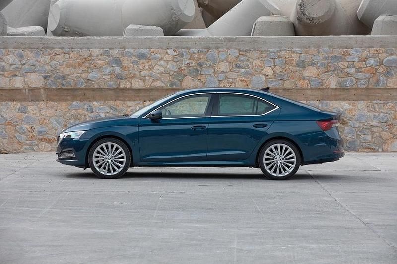 Harmaa Käytetty 2023 Skoda Octavia Style Sedan | 30 890 € (Kallis) - Kuva 1/1