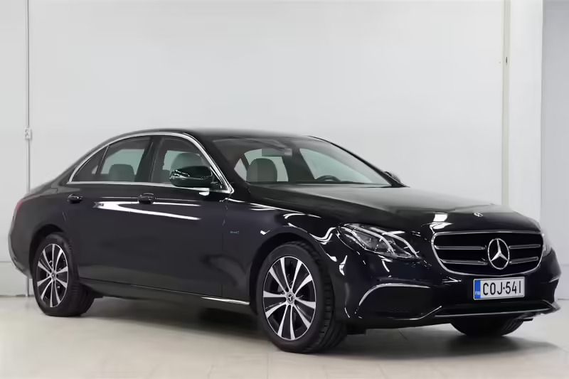 Sininen Käytetty 2020 Mercedes E300 Avantgarde Edition Sedan | 34 900 € - Kuva 1/4