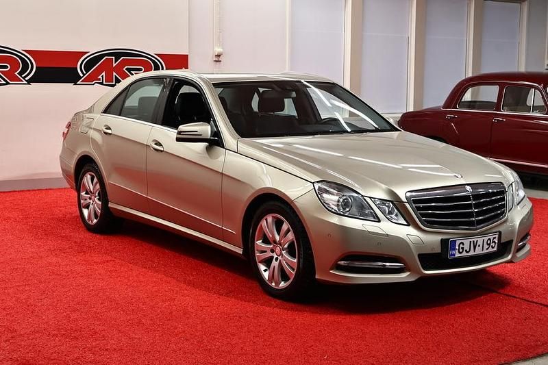 Käytetty Mercedes E250 Business 204 HP (150 kW) 2011 Ruskea Sedan