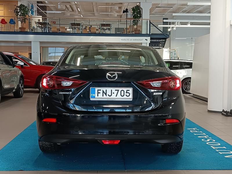 Käytetty Mazda 3 Touring 120 HP (88 kW) 2018 Musta Sedan