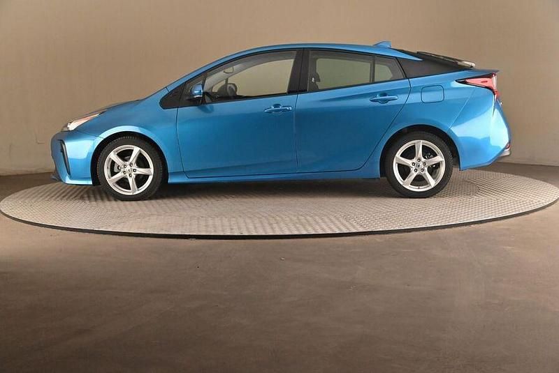 Käytetty Toyota Prius Business Edition 122 HP (89 kW) 2023 Viistoperä