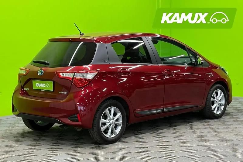 Käytetty Toyota Yaris Hybrid Edition 73 HP (53 kW) 2019 Punainen Sedan