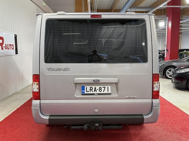 Käytetty Ford Transit Tourneo 140 HP (102 kW) 2012 Tila-auto
