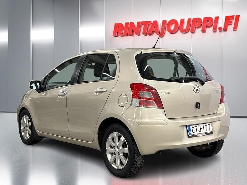 Käytetty Toyota Yaris Edition 101 HP (74 kW) 2010 Hopea Viistoperä