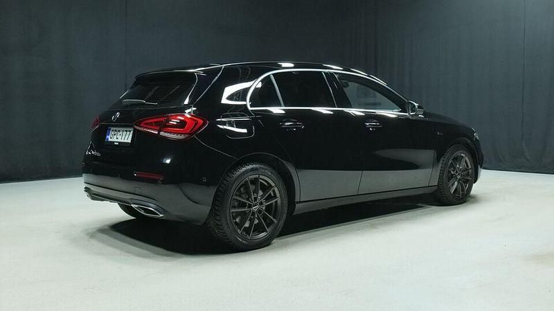 Käytetty Mercedes A250 Business 160 HP (117 kW) 2022 Musta Viistoperä