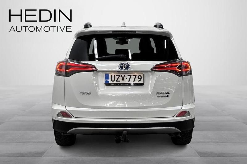Käytetty Toyota RAV4 Hybrid Style 155 HP (114 kW) 2017 Valkoinen Katumaasturi