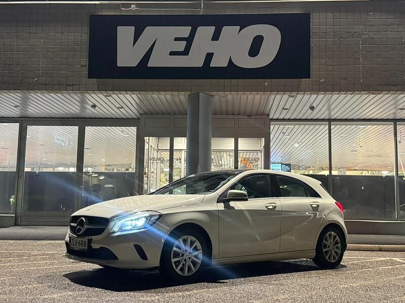 Valkoinen Käytetty 2016 Mercedes A180 Business Viistoperä | 13 900 € (Perustarjous) - Kuva 1/3