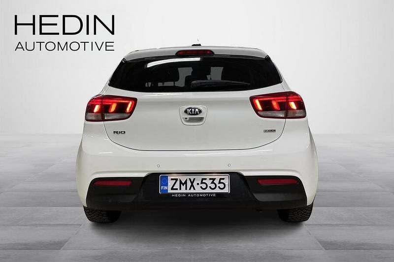 Käytetty Kia Rio 120 HP (88 kW) 2021 Valkoinen Viistoperä