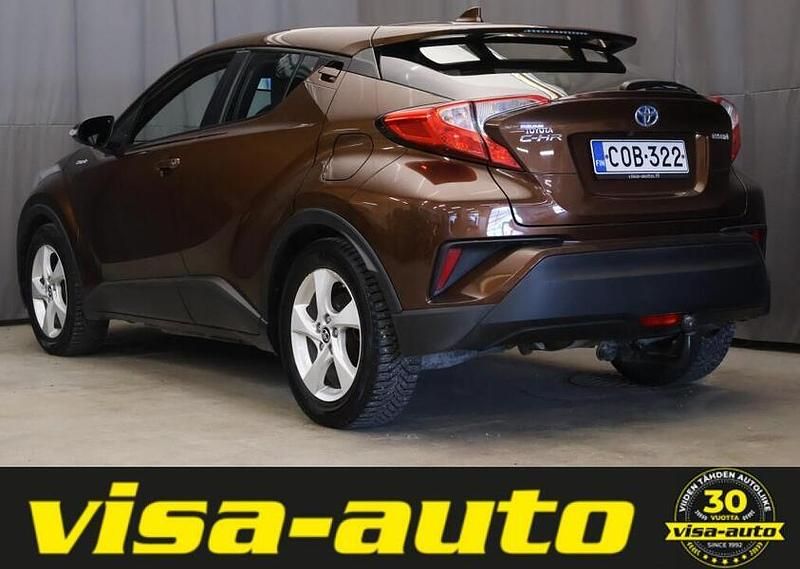 Käytetty Toyota C-HR Active 98 HP (72 kW) 2018 Ruskea Katumaasturi