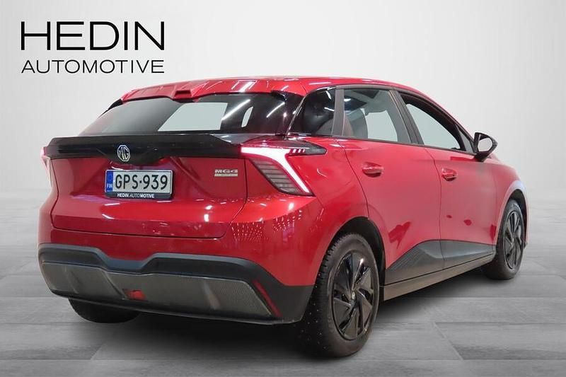 Käytetty MG MG4 EV 125 kW (170 HP) 2023 Punainen Viistoperä
