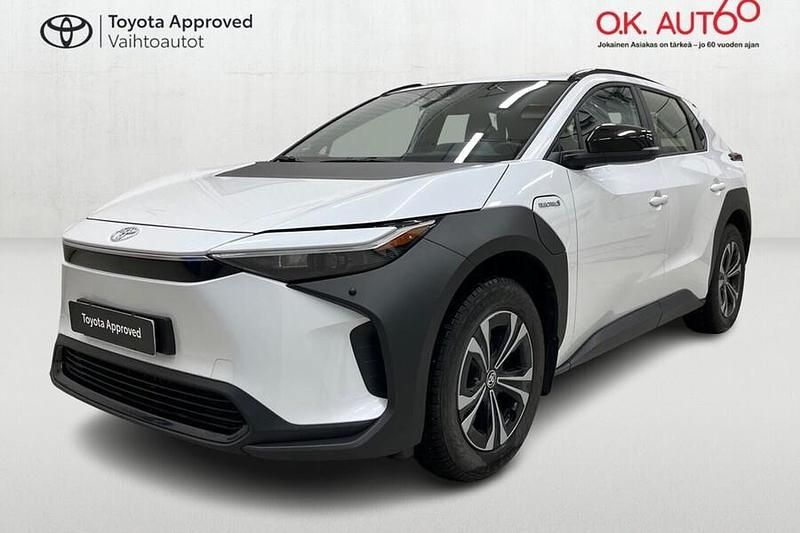 Valkoinen Käytetty 2023 Toyota bZ4X Active Katumaasturi | 35 900 € (Perustarjous) - Kuva 1/4