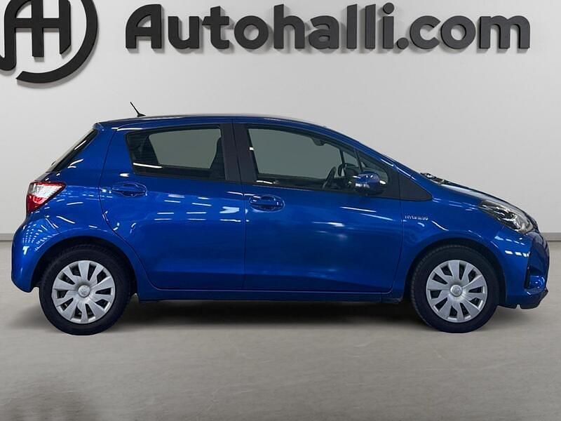 Käytetty Toyota Yaris Hybrid Multidrive S 73 HP (53 kW) 2019 Viistoperä