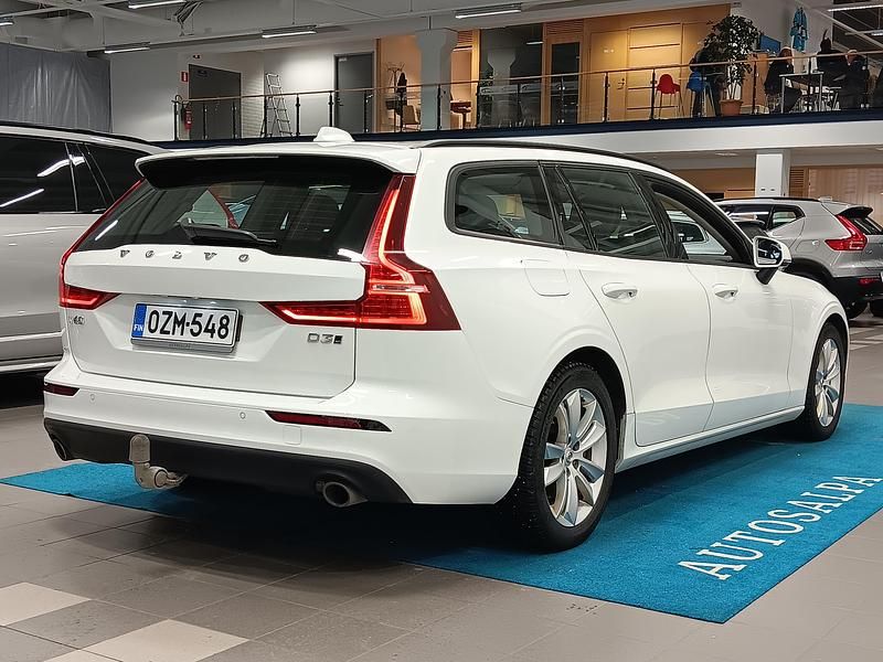 Käytetty Volvo V60 Momentum 392 HP (288 kW) 2019 Valkoinen Farmari