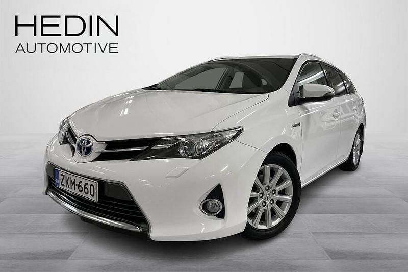 Valkoinen Käytetty 2015 Toyota Auris Touring Sports Active Farmari | 11 800 € (Perustarjous) - Kuva 1/4