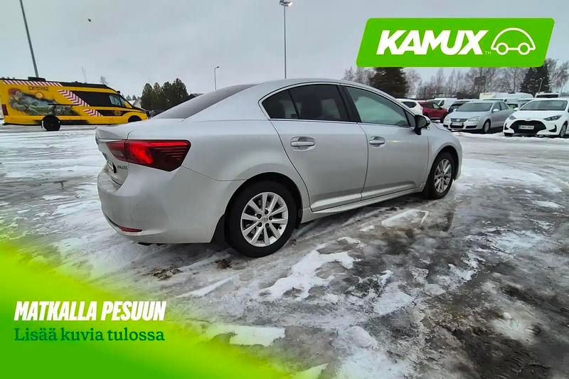 Käytetty Toyota Avensis Multidrive S 147 HP (108 kW) 2017 Hopea / harmaa Sedan