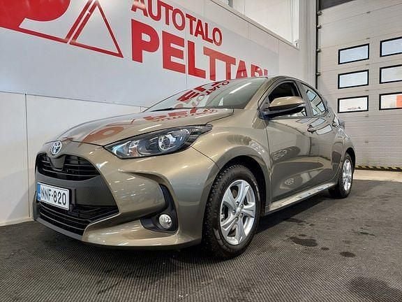 Käytetty Toyota Yaris Active 114 HP (83 kW) 2024 6x1 oxide bronze Viistoperä