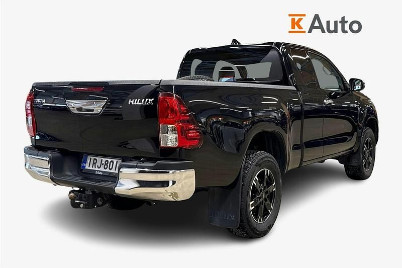 Käytetty Toyota HiLux Active 150 HP (110 kW) 2023 Musta Nouto