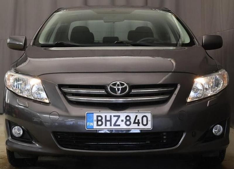 Käytetty Toyota Corolla Sol 124 HP (91 kW) 2009 Harmaa Sedan