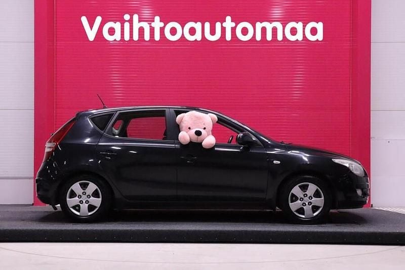Käytetty Hyundai i30 Comfort 125 HP (91 kW) 2010 Katumaasturi