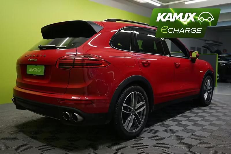 Käytetty Porsche Cayenne S E-Hybrid 333 HP (244 kW) 2015 Punainen Katumaasturi
