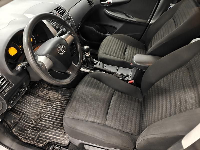 Käytetty Toyota Corolla Terra 99 HP (72 kW) 2012 Sedan