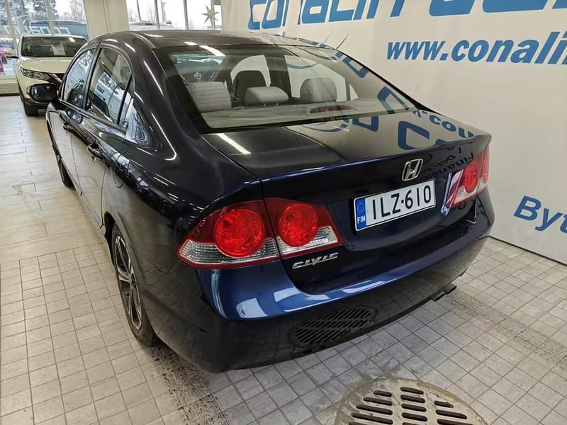 Käytetty Honda Civic Comfort 140 HP (102 kW) 2007 Sedan