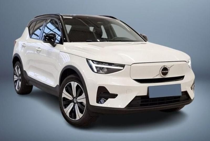 Valkoinen Käytetty 2023 Volvo XC40 Core Katumaasturi | 39 800 € (Perustarjous) - Kuva 1/4