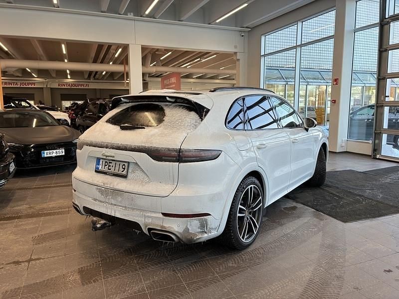Käytetty Porsche Cayenne Sport 462 HP (339 kW) 2022 Katumaasturi