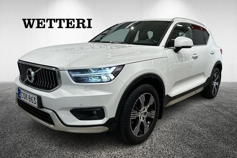 Valkoinen Käytetty 2020 Volvo XC40 Inscription Katumaasturi | 30 490 € (Perustarjous) - Kuva 1/4