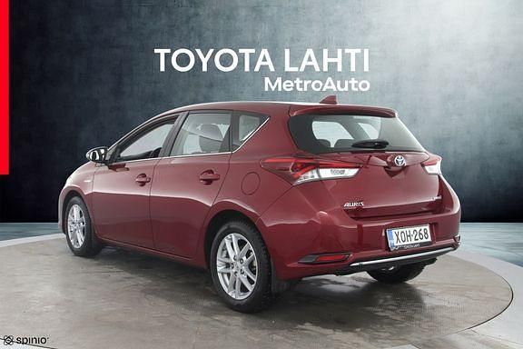 Käytetty Toyota Auris Active 98 HP (72 kW) 2018 Punainen Viistoperä