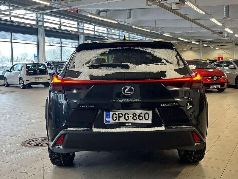 Käytetty Lexus UX Luxury Line 150 kW (204 HP) 2022 Katumaasturi