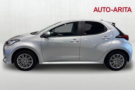Käytetty Toyota Yaris Edition 114 HP (83 kW) 2024 Hopea Viistoperä