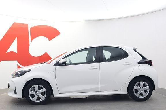Käytetty Toyota Yaris Active 114 HP (83 kW) 2021 040 valk Viistoperä