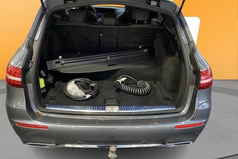 Käytetty Mercedes E300 AMG 306 HP (225 kW) 2023 Farmari