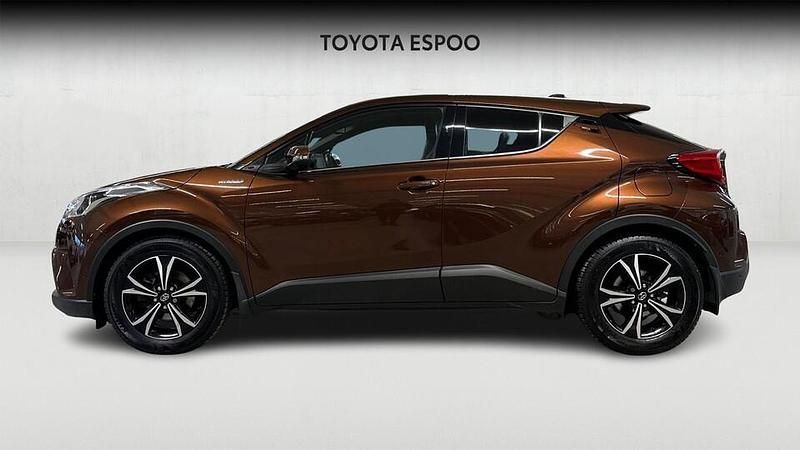 Käytetty Toyota C-HR Premium 122 HP (89 kW) 2017 Katumaasturi