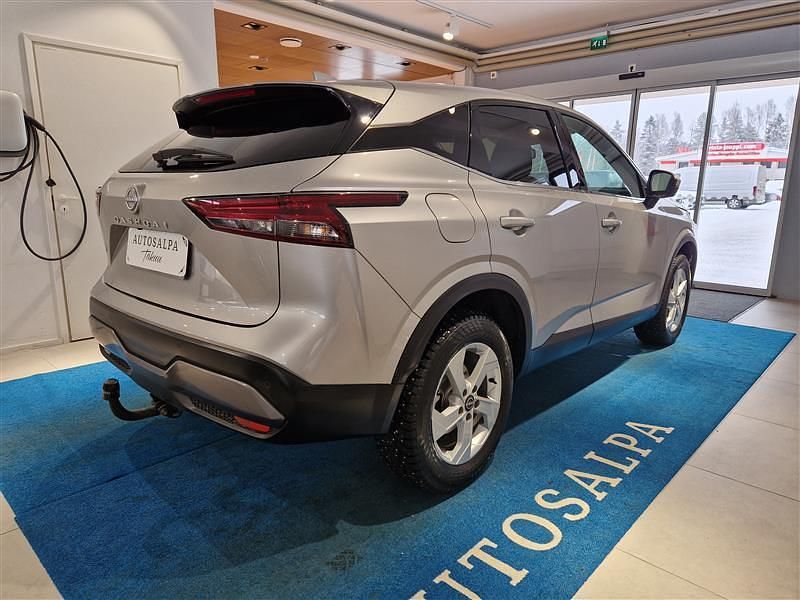 Käytetty Nissan Qashqai N-Connecta 158 HP (116 kW) 2024 Katumaasturi