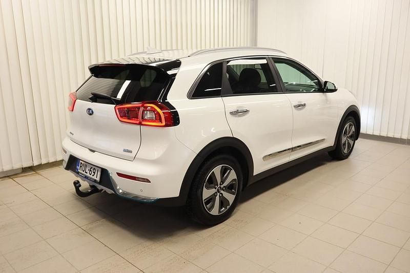 Käytetty Kia Niro 105 HP (77 kW) 2017 Valkoinen Katumaasturi