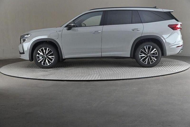 Uusi Skoda Kodiaq SportLine 204 HP (150 kW) 2025 Katumaasturi