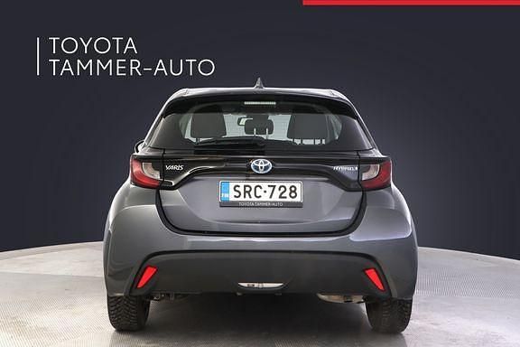 Käytetty Toyota Yaris Active 114 HP (83 kW) 2024 Harmaa Viistoperä