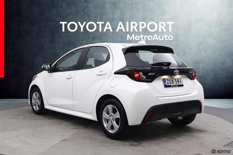 Käytetty Toyota Yaris Hybrid Active 116 HP (85 kW) 2023 Valkoinen Viistoperä
