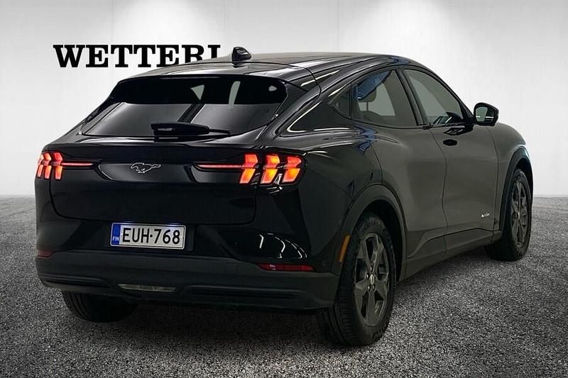 Käytetty Ford Mustang Mach-E 202 kW (276 HP) 2022 Musta Katumaasturi