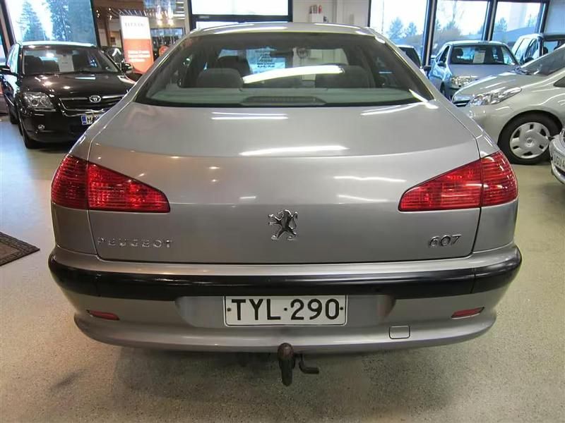 Käytetty Peugeot 607 133 HP (97 kW) 2001 Harmaa Sedan