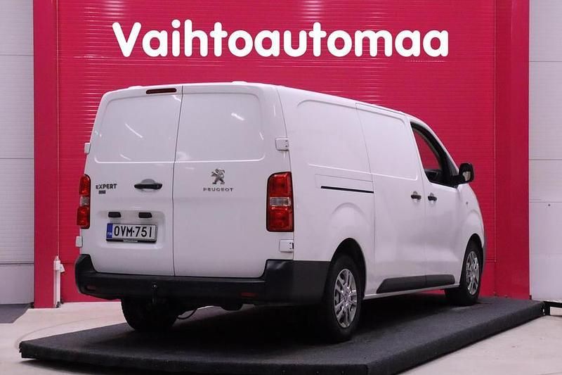 Käytetty Peugeot Expert 177 HP (130 kW) 2017 Van