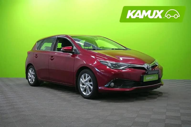 Punainen Käytetty 2017 Toyota Auris Active Sedan | 8 790 € (Perustarjous) - Kuva 1/4