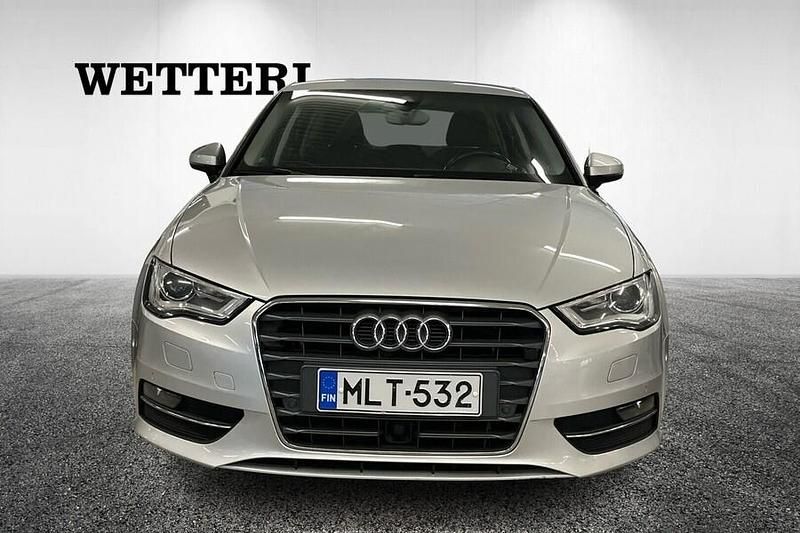 Käytetty Audi A3 Sportback Business 140 HP (102 kW) 2014 Hopea Viistoperä
