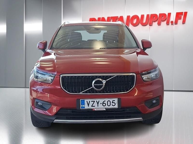 Käytetty Volvo XC40 Momentum 190 HP (139 kW) 2018 Punainen Katumaasturi