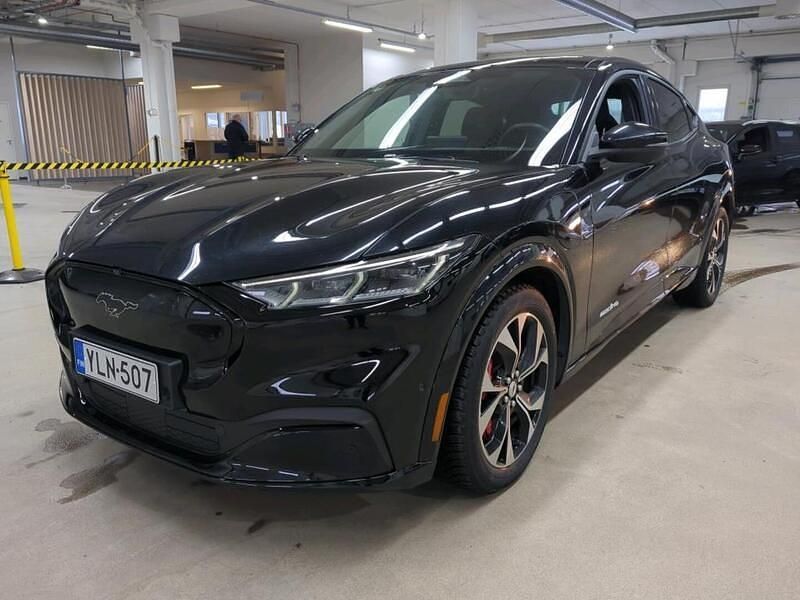 Käytetty Ford Mustang Mach-E 197 kW (269 HP) 2022 Musta Katumaasturi