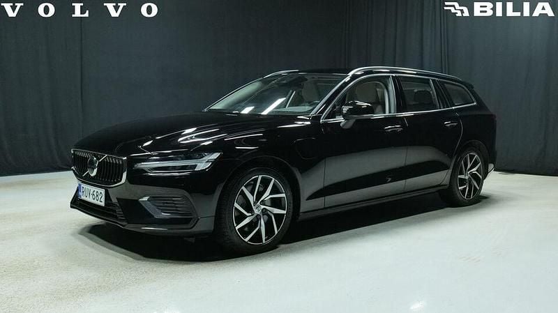 Käytetty Volvo V60 Plus 350 HP (257 kW) 2023 Musta Farmari