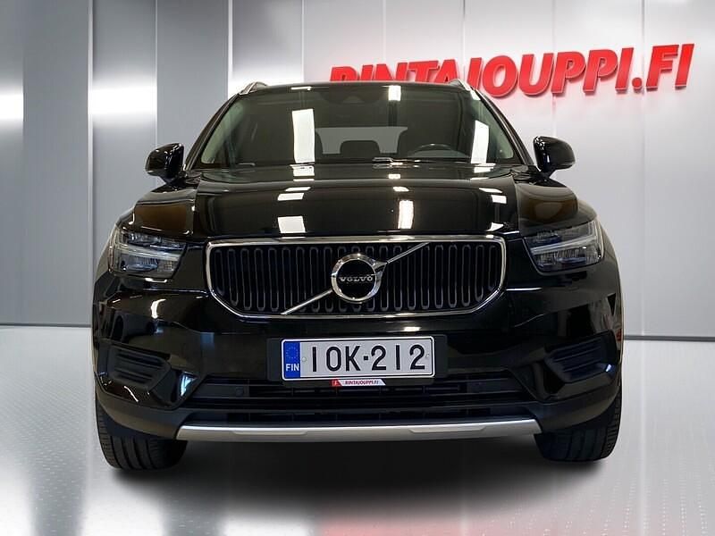 Käytetty Volvo XC40 Momentum 156 HP (114 kW) 2018 Katumaasturi